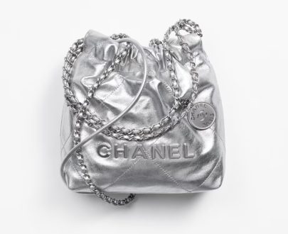 chanel-22-mini-handbag-silver-metallic-lambskin-silver-tone-metal-metallic-lambskin-silver-tone-metal-packshot-artistique-vue1-as3980b17797nzk51-9544356462622